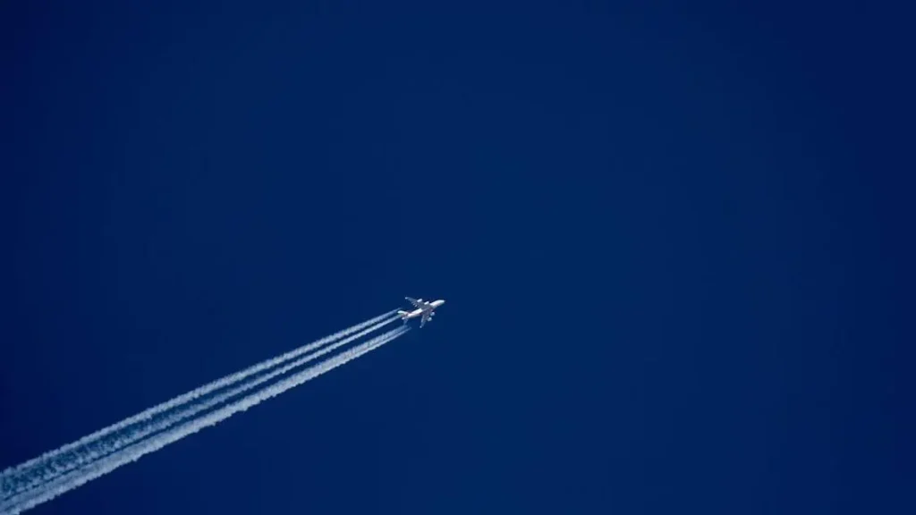 Traveling With Clear Aligners: 9 Essential Tips and Tricks