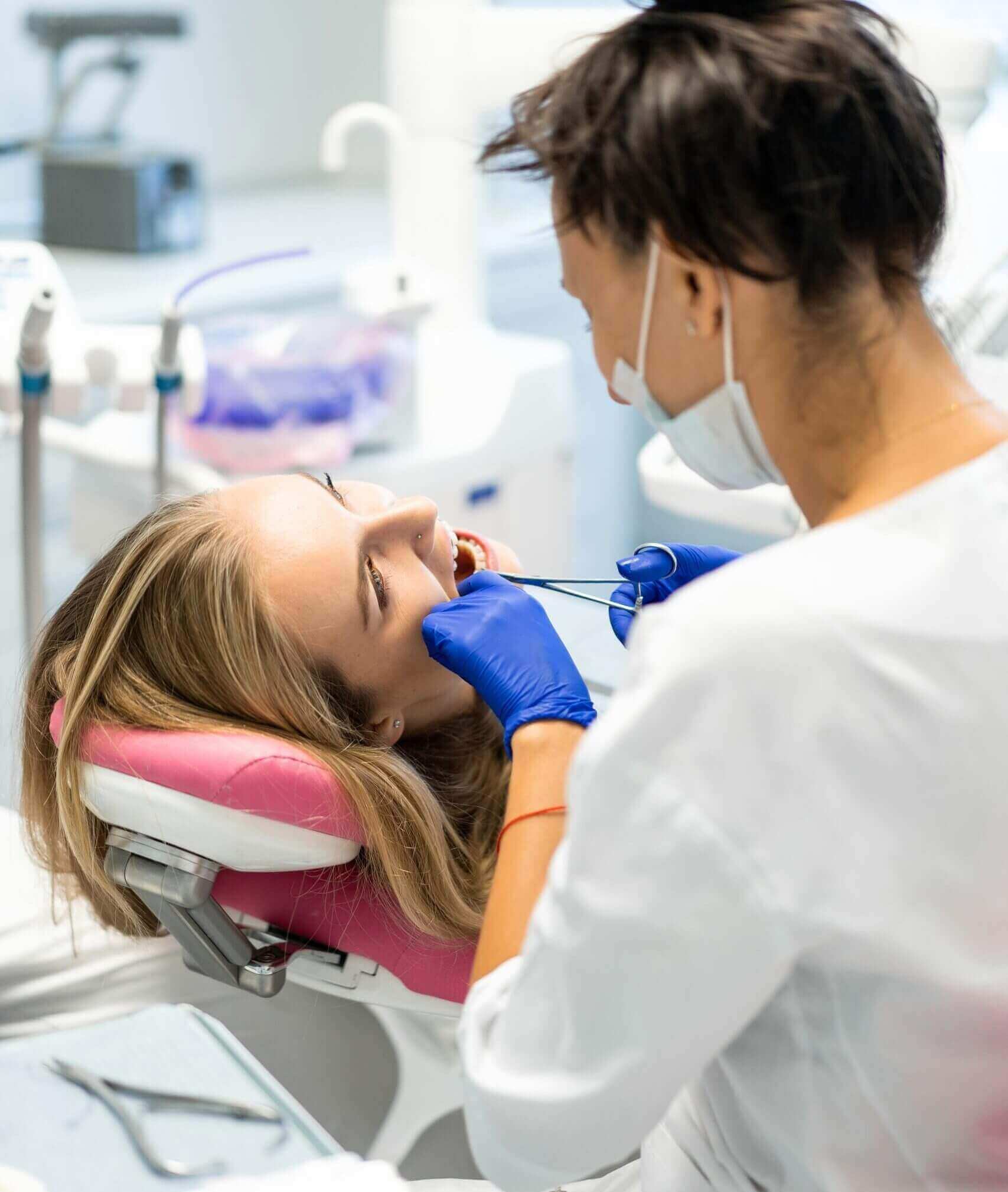 Dentist Specialized, Expert, Trusted and Quick for all ages. Dentist serving Cookstown, Innisfil, Bradford, Alliston, Thornton, Barrie and Bond Head. Dental Surgeons experts with sedation, implants, and general dentistry.