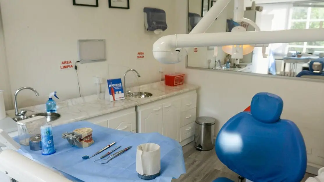 Modern dental clinic in Thornton Ontario prepared for tooth extraction procedure